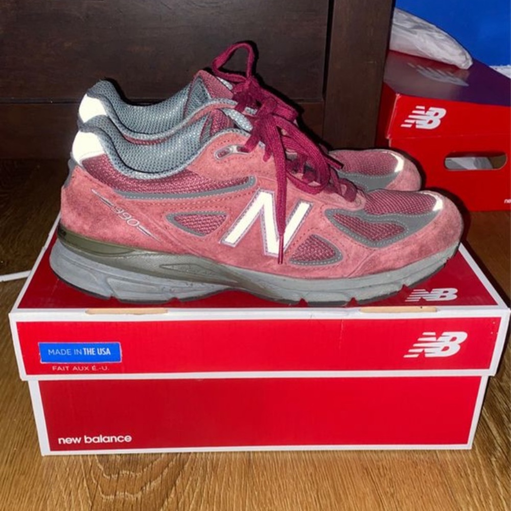 NewBalance 990 V4